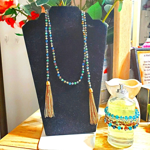 Jewelry - Stunning blue crystal set Necklace & 5 bracelets